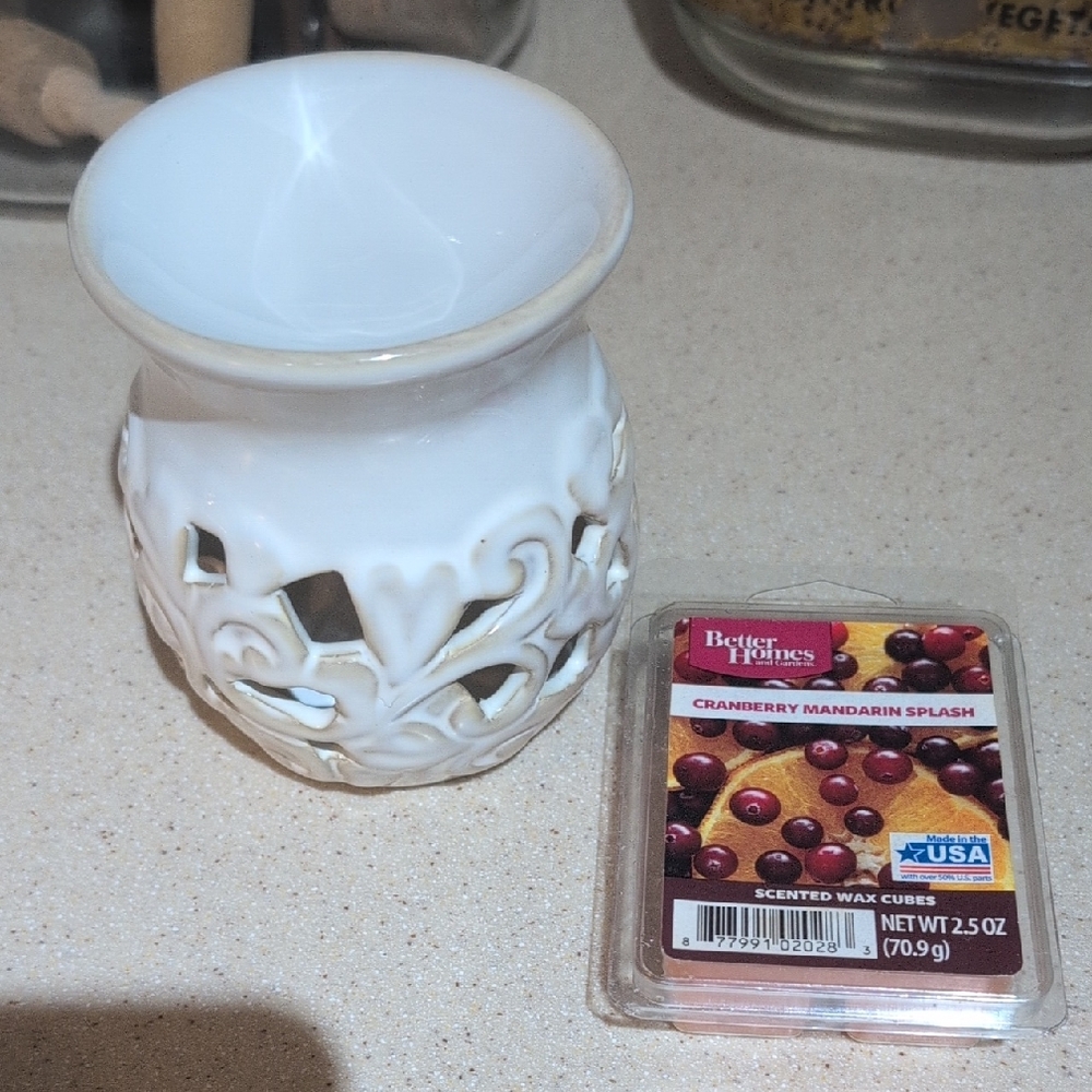 White Ceramic Wax Warmer with Cranberry Mandarin Wax Cubes